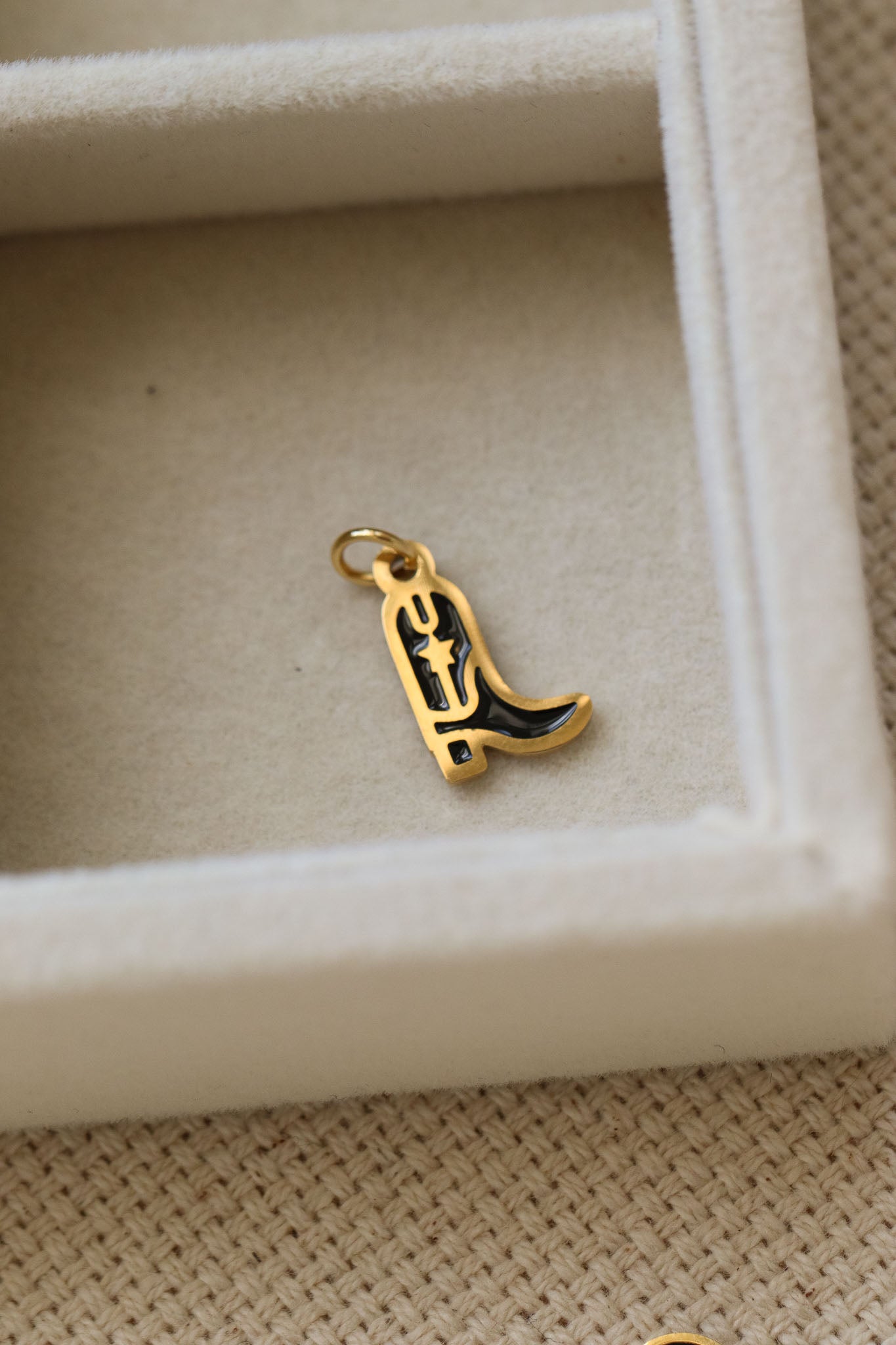 Howdy Charm in Black Small