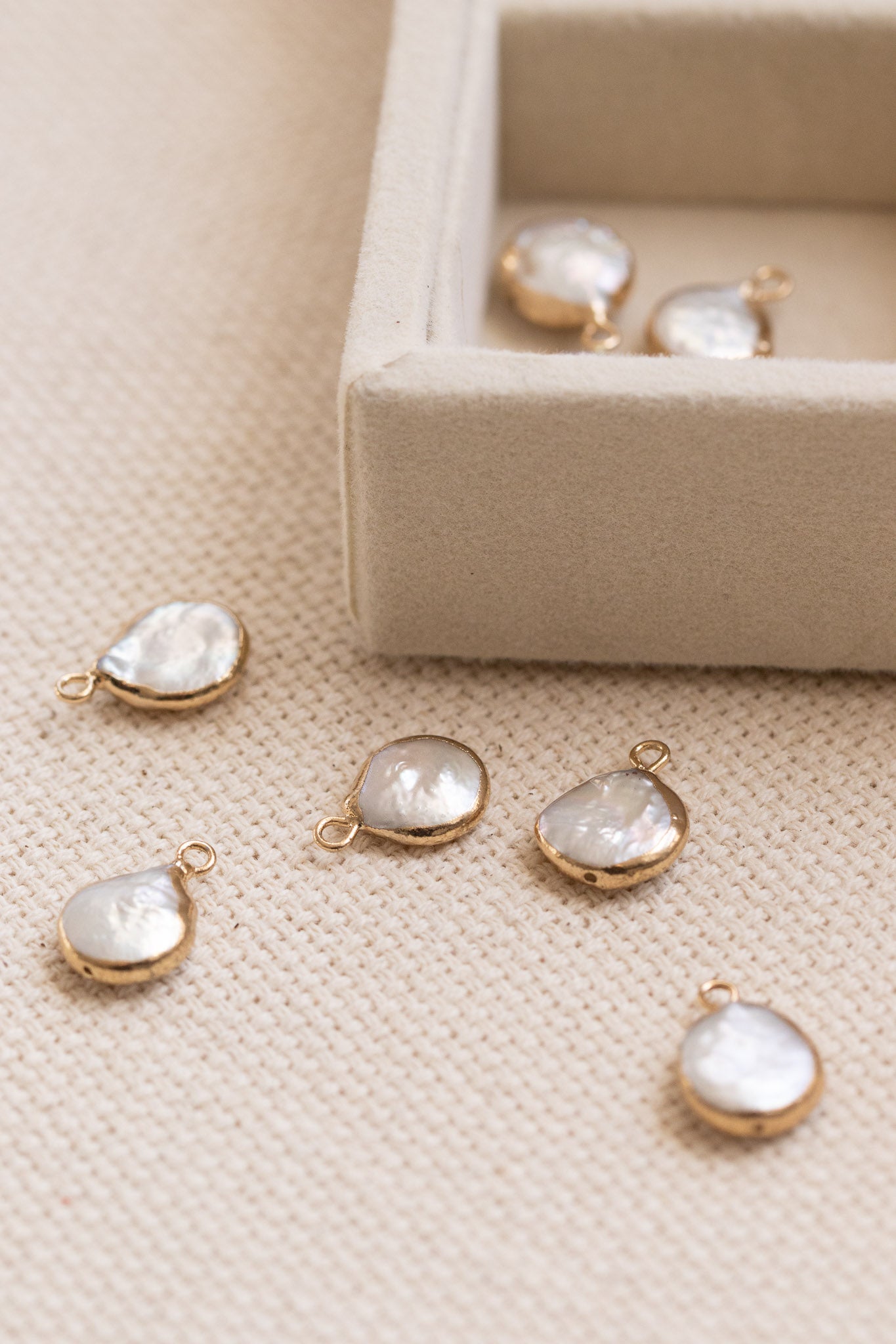 Baroque Pearl Charm Medium