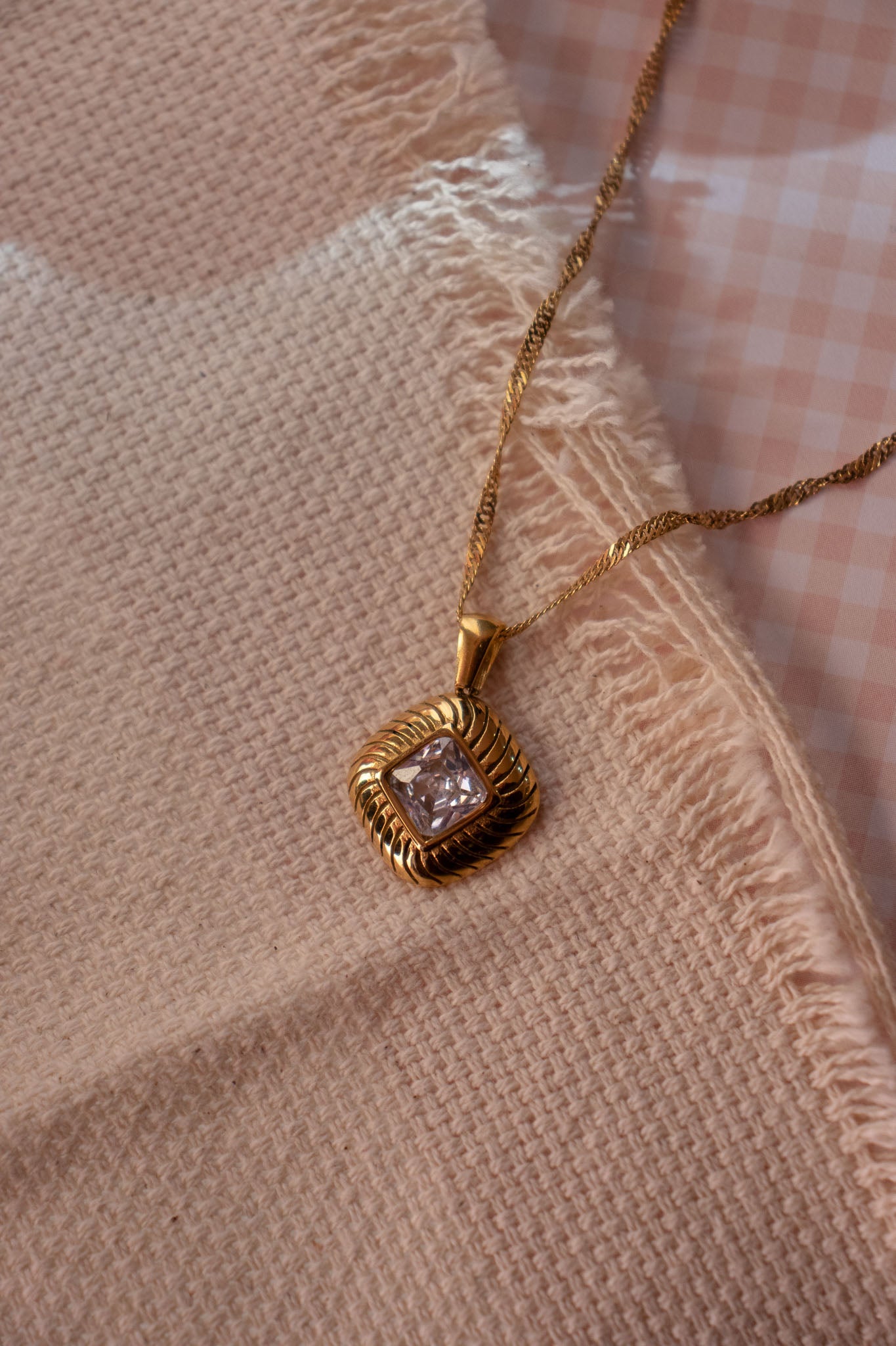Bezel Stone Chain in White