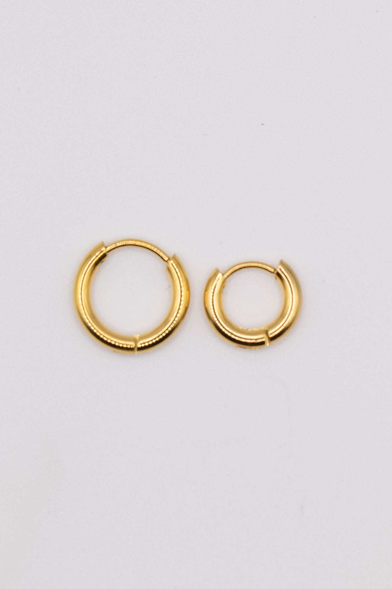 Juana Mini Huggies in Gold