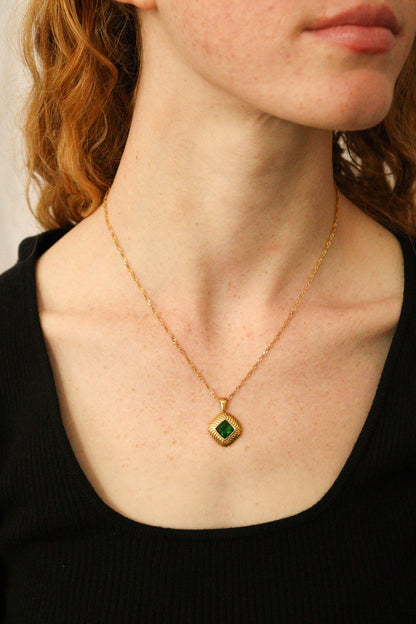 Bezel Stone Chain in Emerald