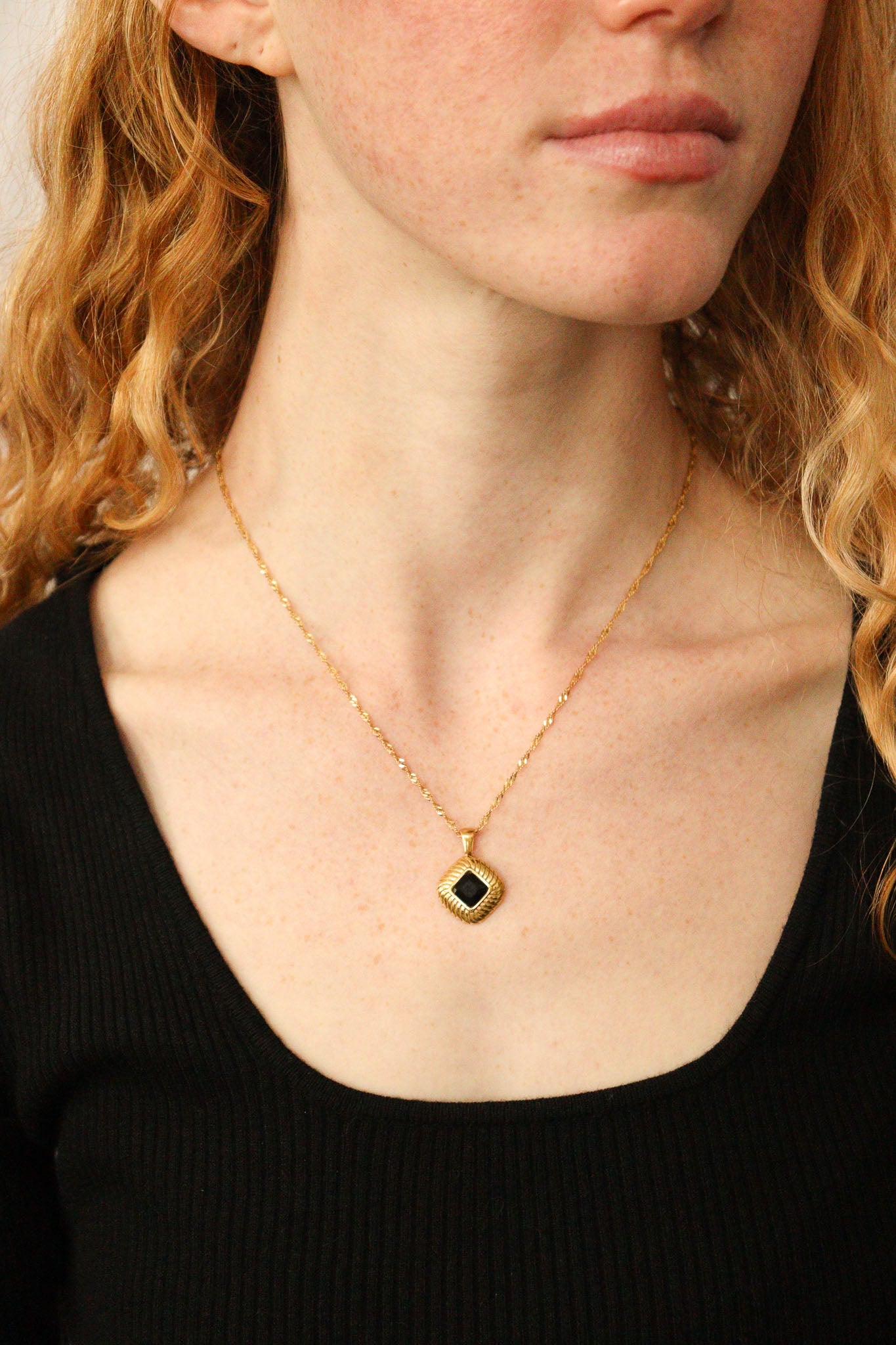 Bezel Stone Chain in Onyx