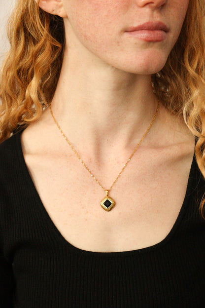Bezel Stone Chain in Onyx