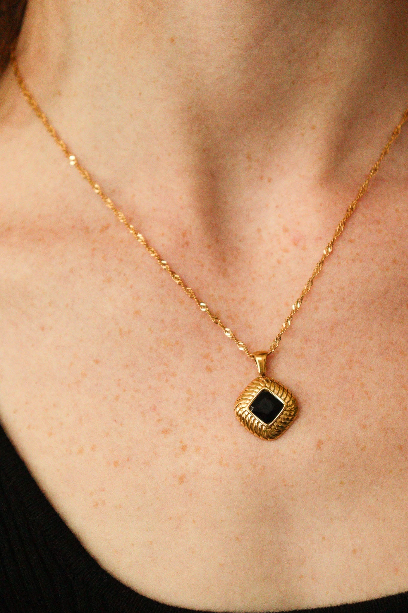 Bezel Stone Chain in Onyx