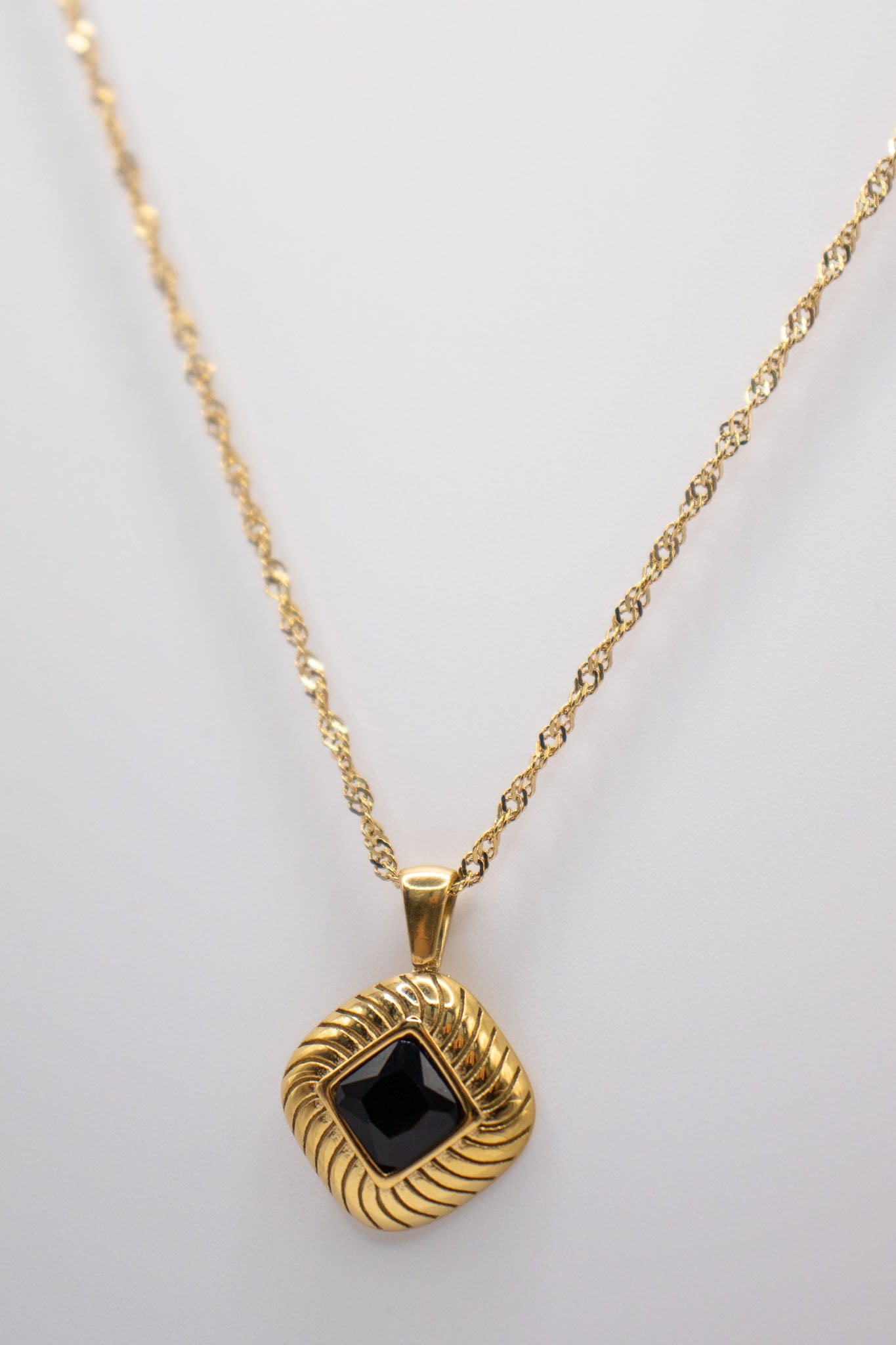 Bezel Stone Chain in Onyx