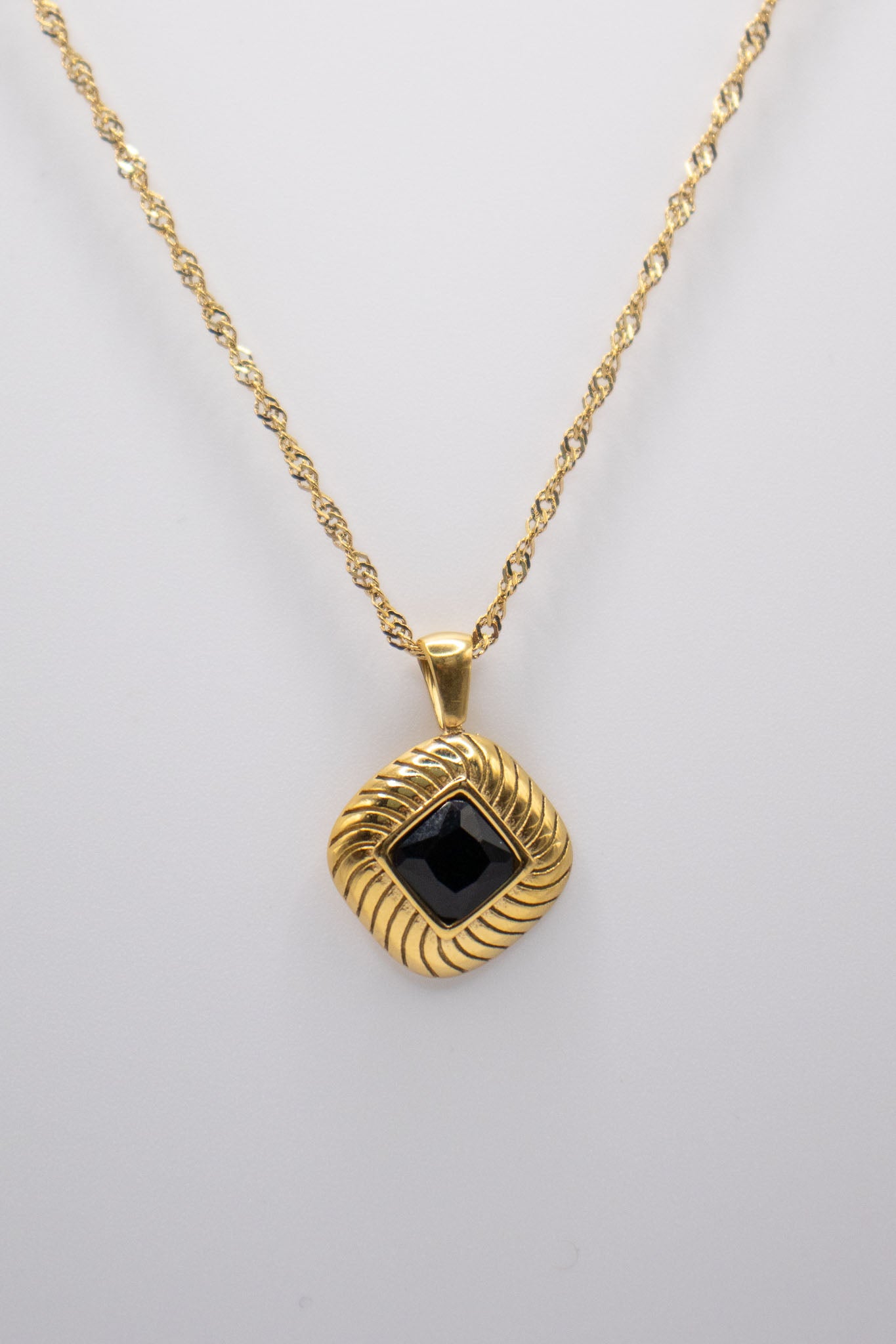 Bezel Stone Chain in Onyx