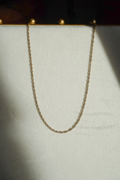 Dainty Twist Chain