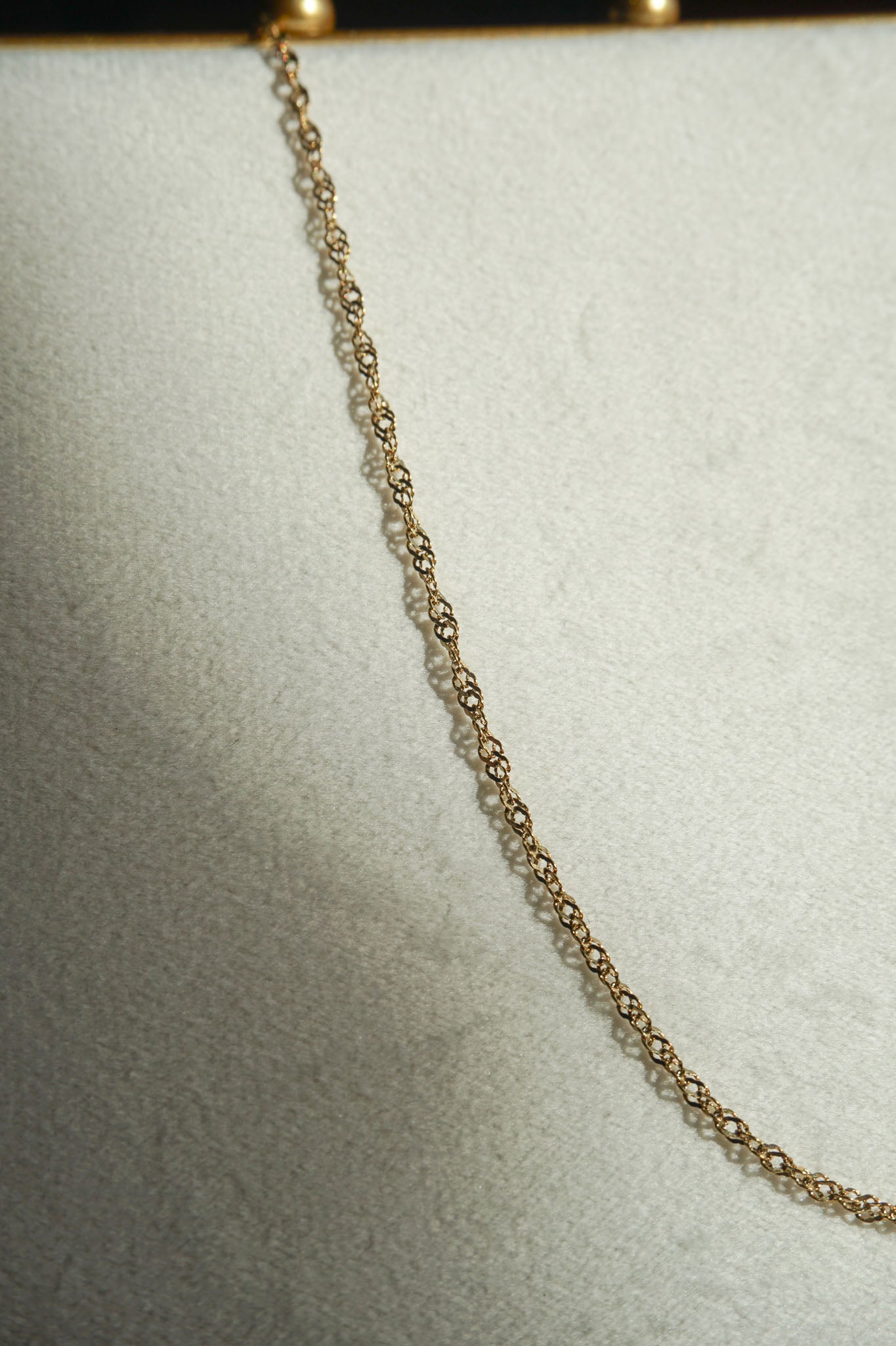 Dainty Twist Chain