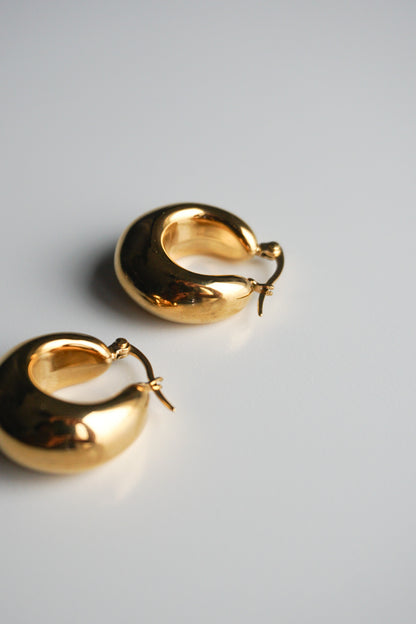 Anastasia Hoops in Gold