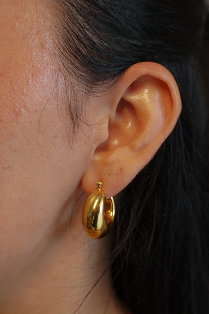 Anastasia Hoops in Gold