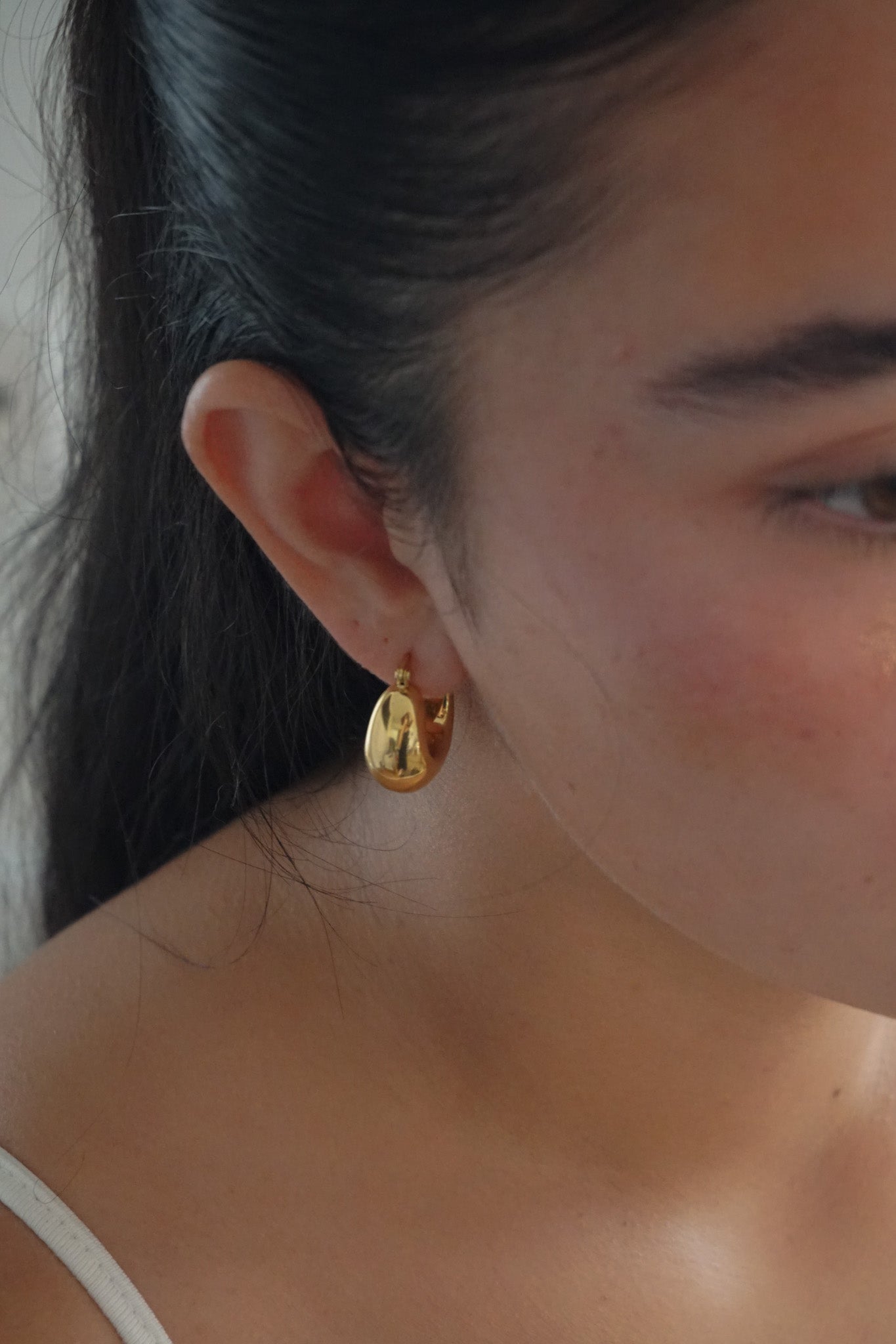 Anastasia Hoops in Gold