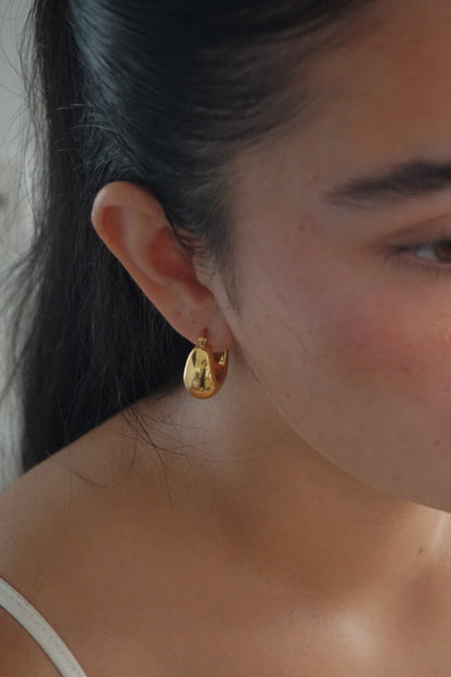 Anastasia Hoops in Gold