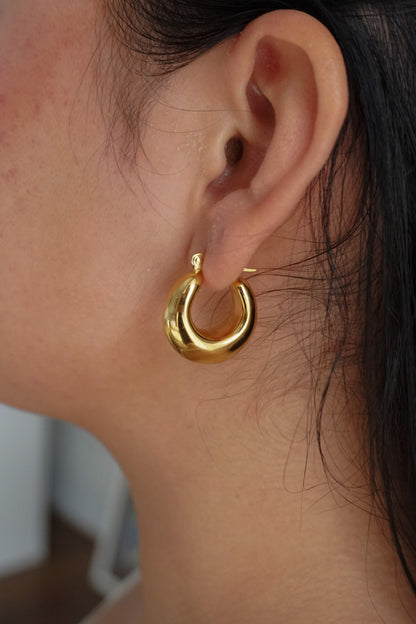 Anastasia Hoops in Gold
